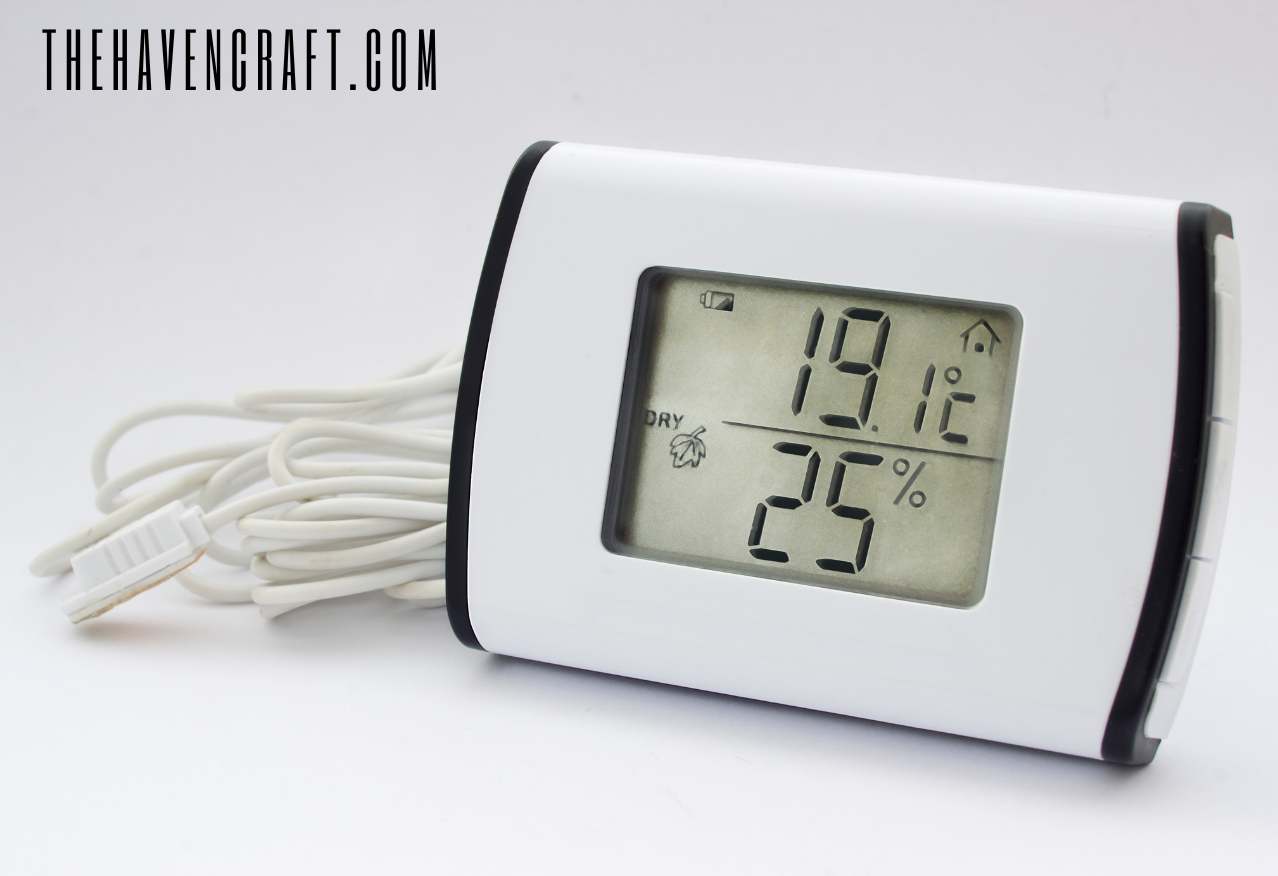 use hygrometer to check the humidity level